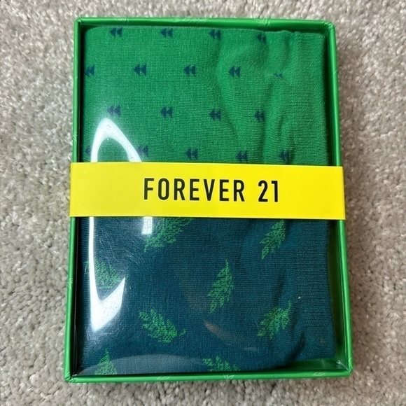 New in Package Bundle of 2 Packs - 4 Pairs Forever 21 Today's Mood Socks Sz 9-11 - Picture 3 of 7